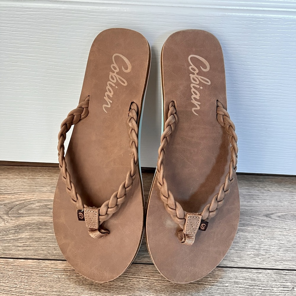 Cobian Tan Brown Flip Flops Sz 9/10